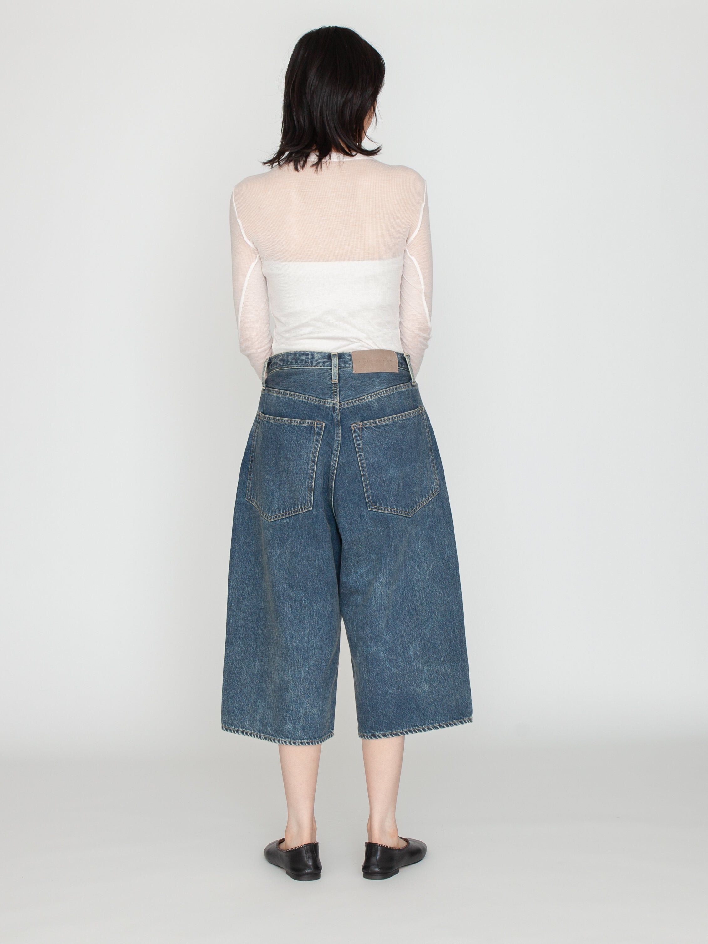 KURO | WIDE SPREAD CROPPED SHORTS 964140