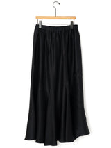 enrica | シルクサテンティアードスカート SKIRT087