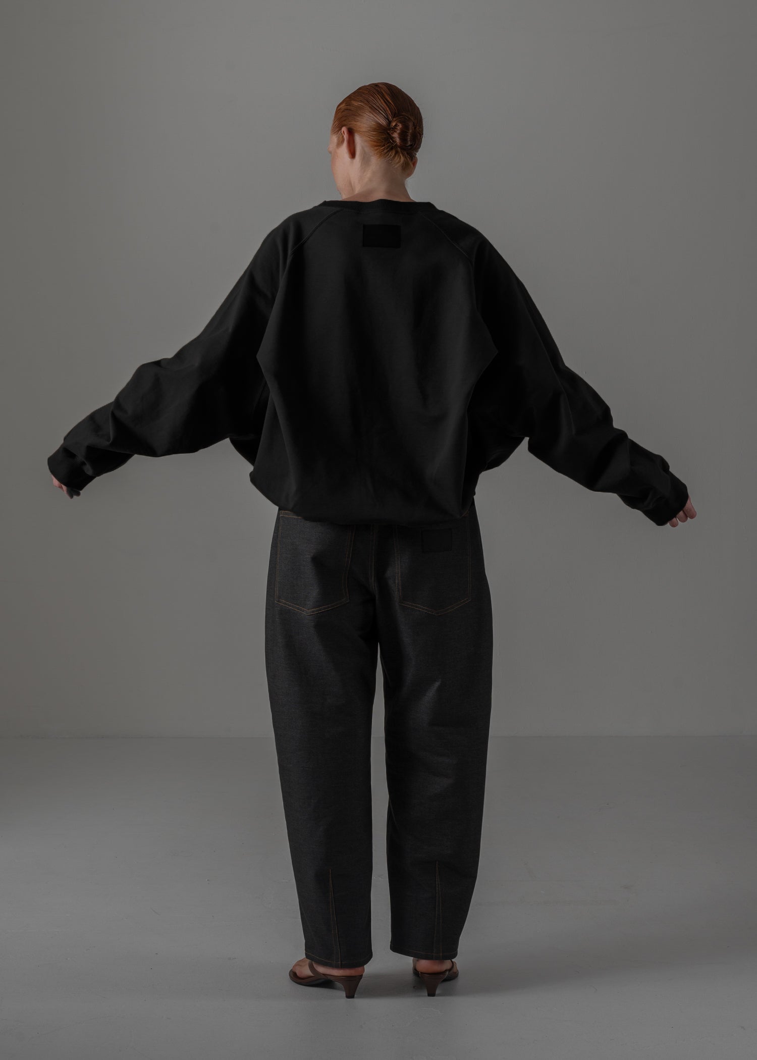 COGTHEBIGSMOKE | LEILA WIDE CUFF SWEAT SHIRT 14101-240-1206-1