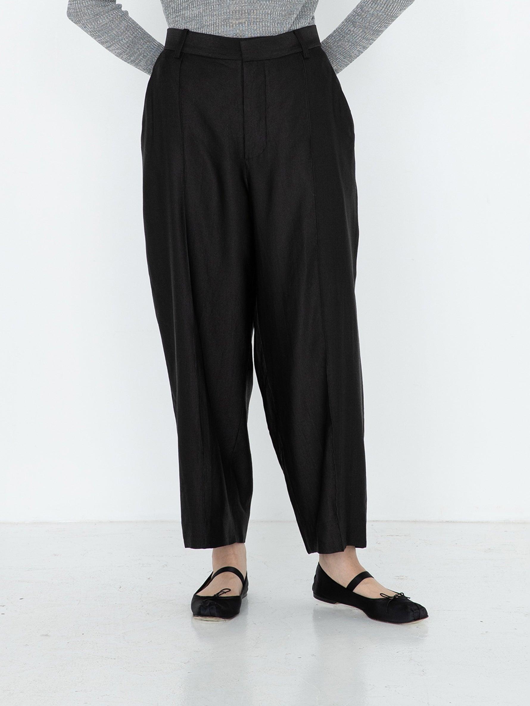 enrica | シルクウールグログランテーパードパンツ – H+HELIOTROPE 