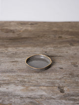 ucacoceramics | serie habiller plat spice グレージュ×金彩スパイス皿