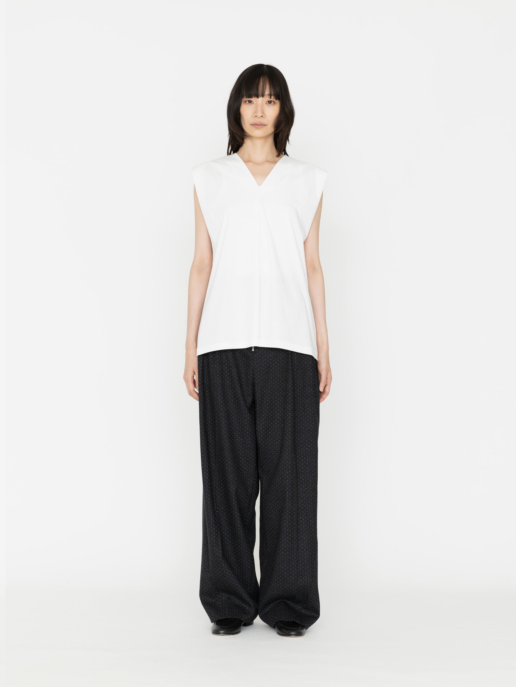 GGG | Structured Shoulder No Sleeve T 02-01-1956