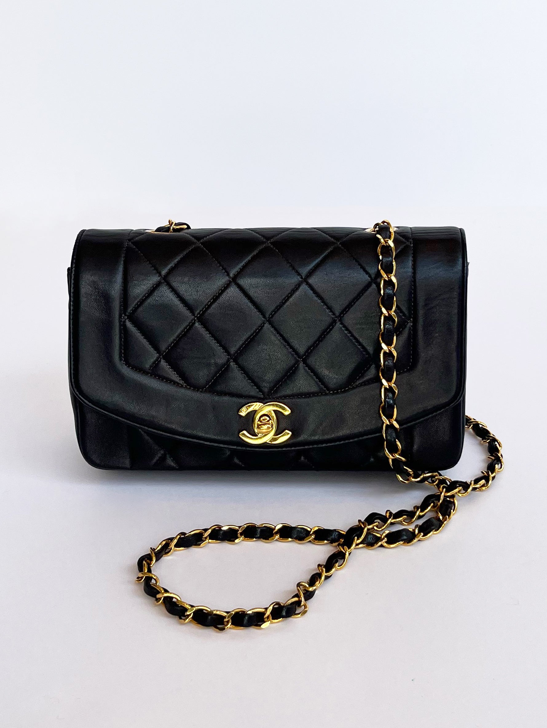 CHANELシャネル ダイアナ チェーンショルダーバッグ 22