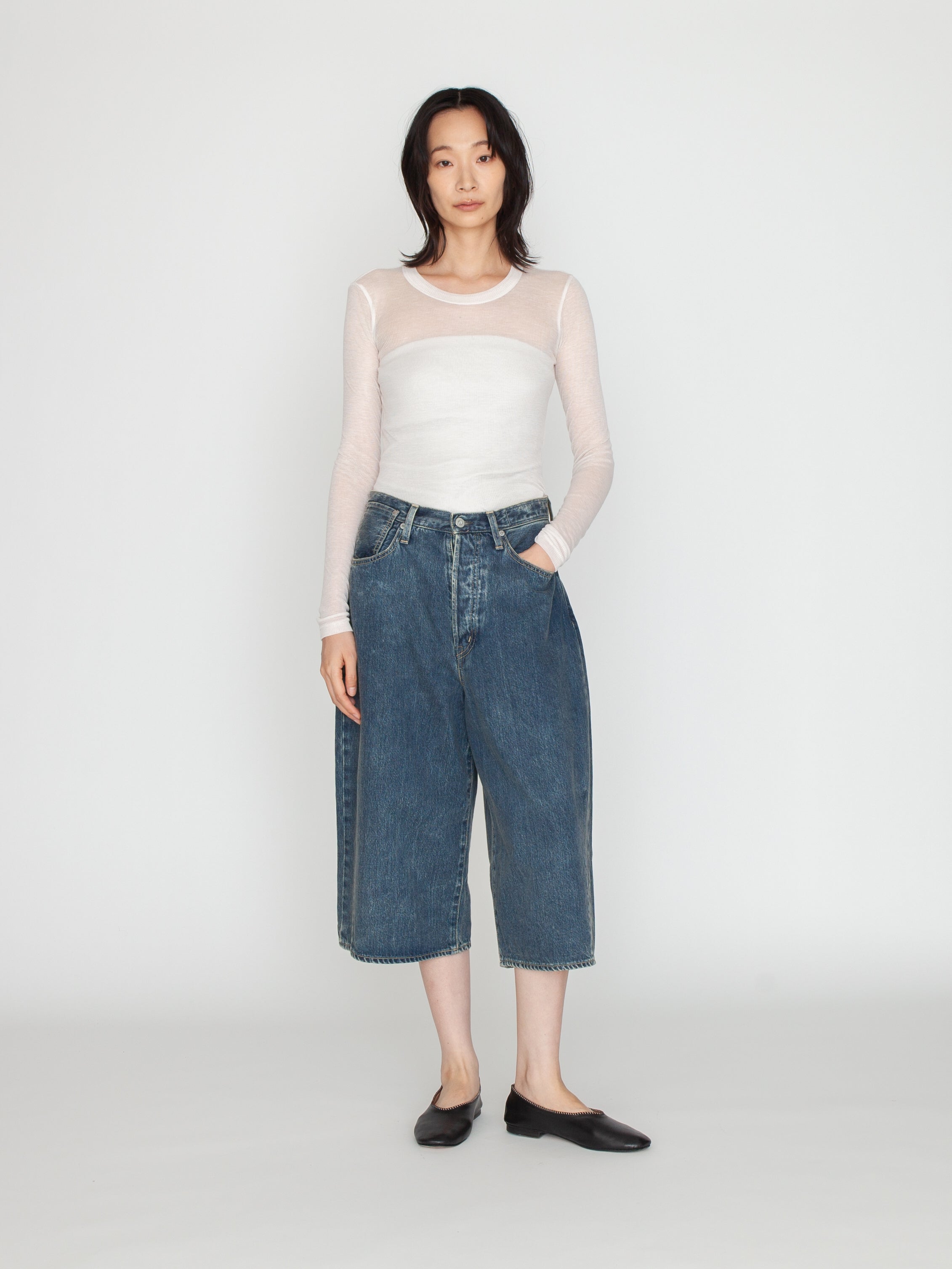 KURO | WIDE SPREAD CROPPED SHORTS 964140