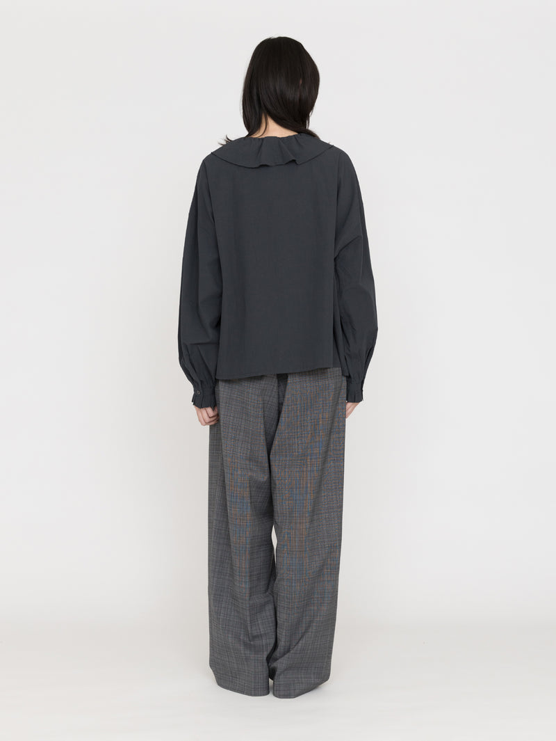 かぐれ コットンフリルカラーシャツ CHARCOAL kagure | フリルカラーシャツ GA26130-2031102 – H+HELIOTROPE
