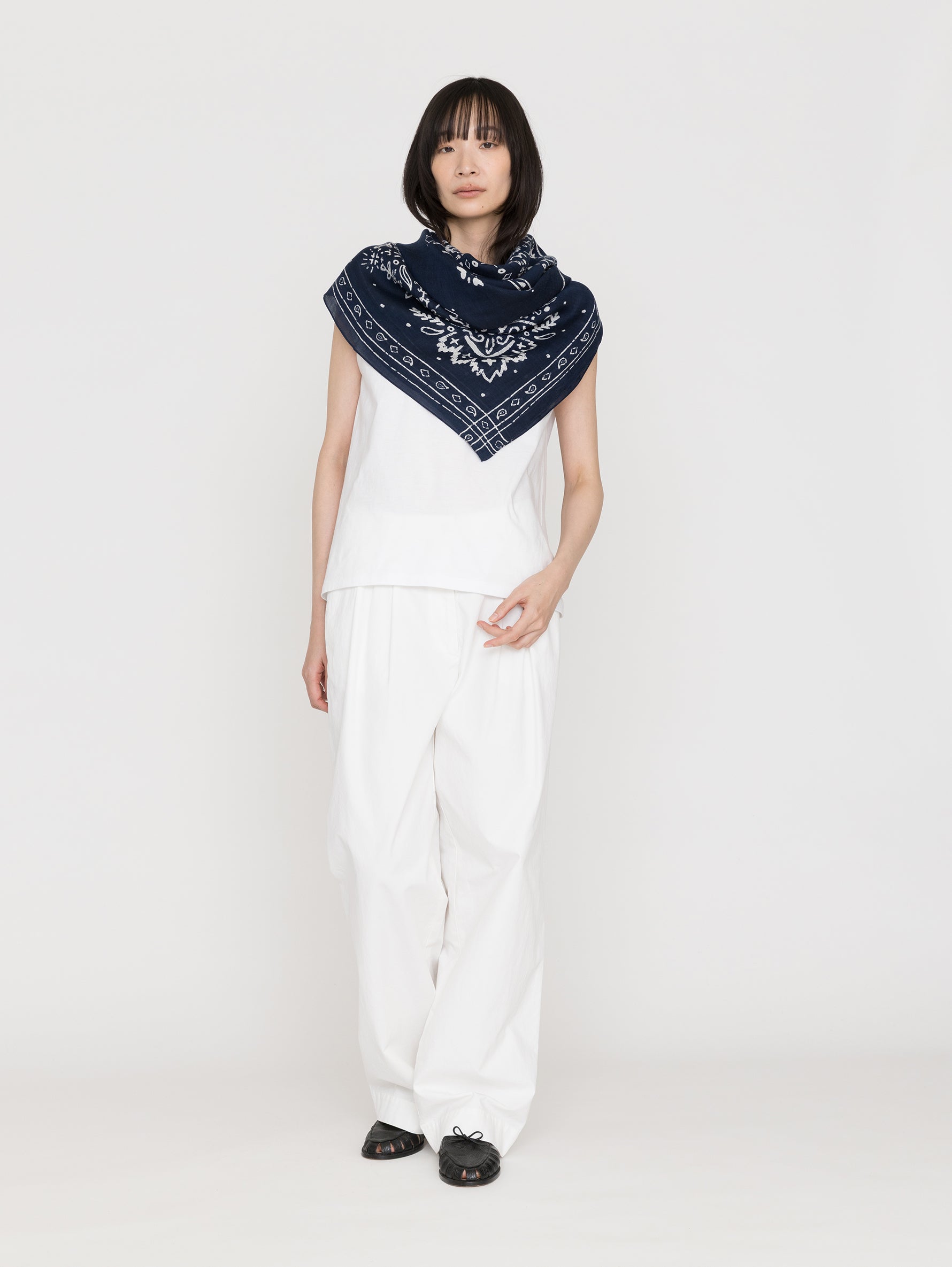 別注 コットンシルクストール　メドウバンダナ NAVY×white manipuri | ＜別注 コットンシルクストール＞メドウバンダナ NAVY