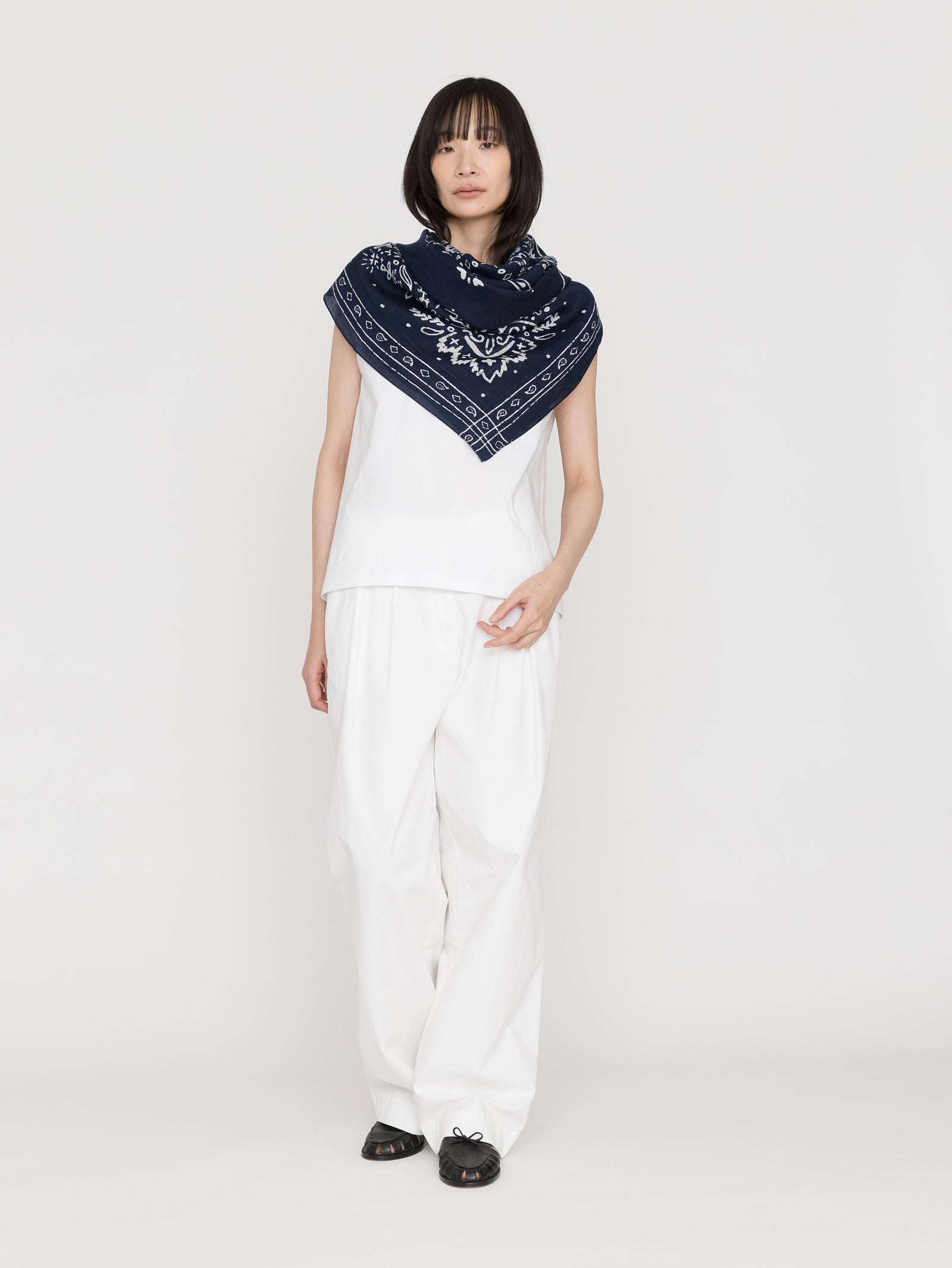 manipuril別注 大判コットンシルクストールバンダナ柄 manipuri | ＜別注 コットンシルクストール＞メドウバンダナ NAVY