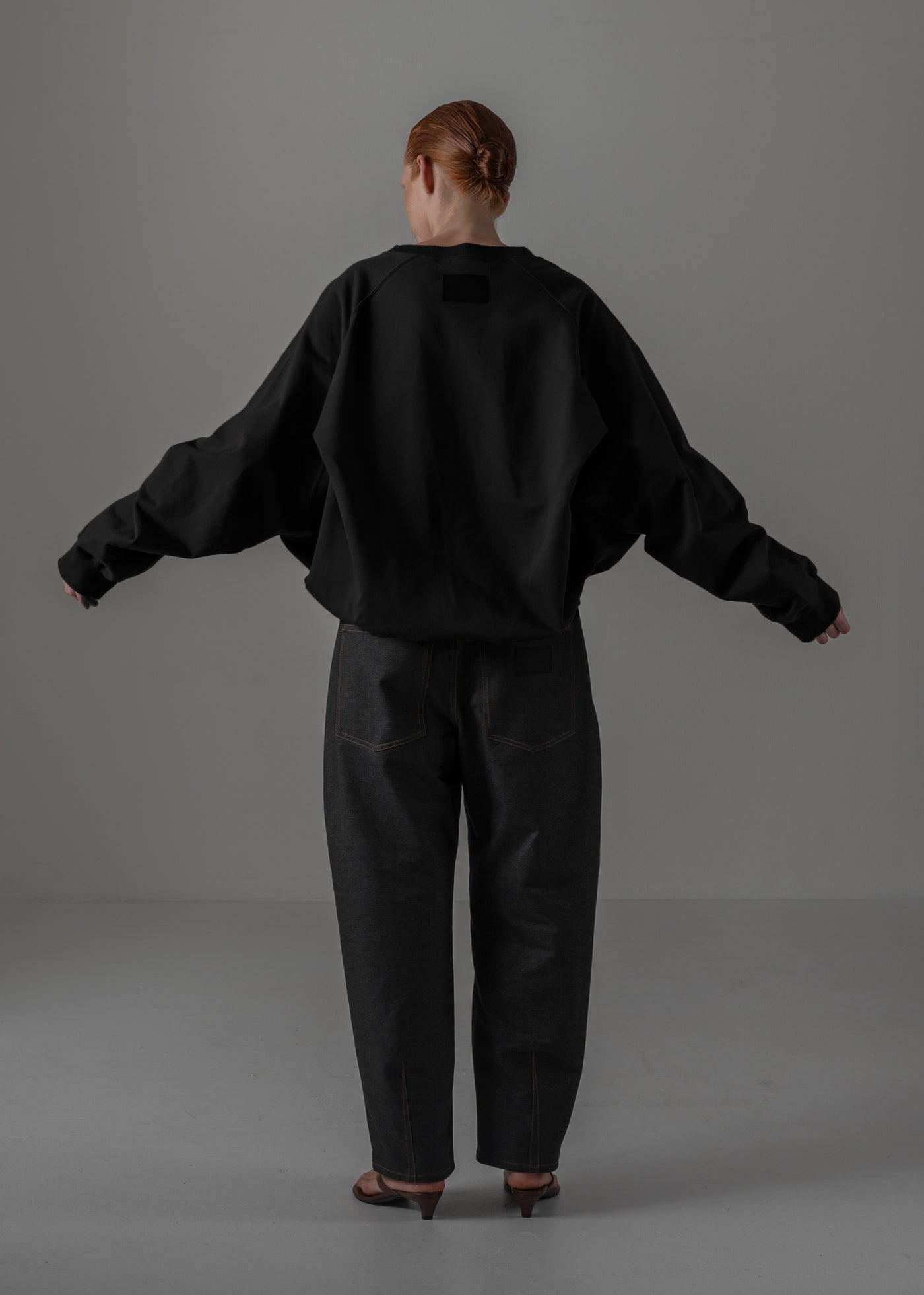 COGTHEBIGSMOKE | LEILA WIDE CUFF SWEAT SHIRT 14101-240-1206-1 – H+