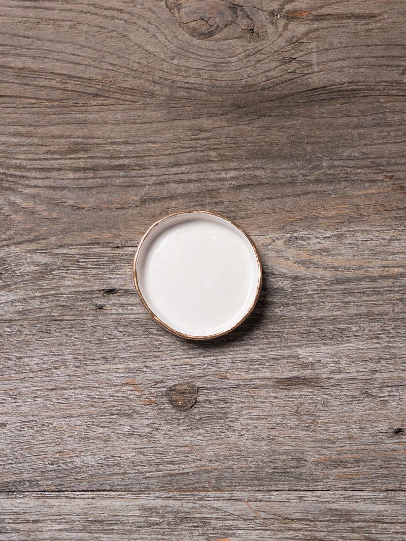 ucacoceramics | serie habiller plat spice 乳白色×金彩スパイス皿