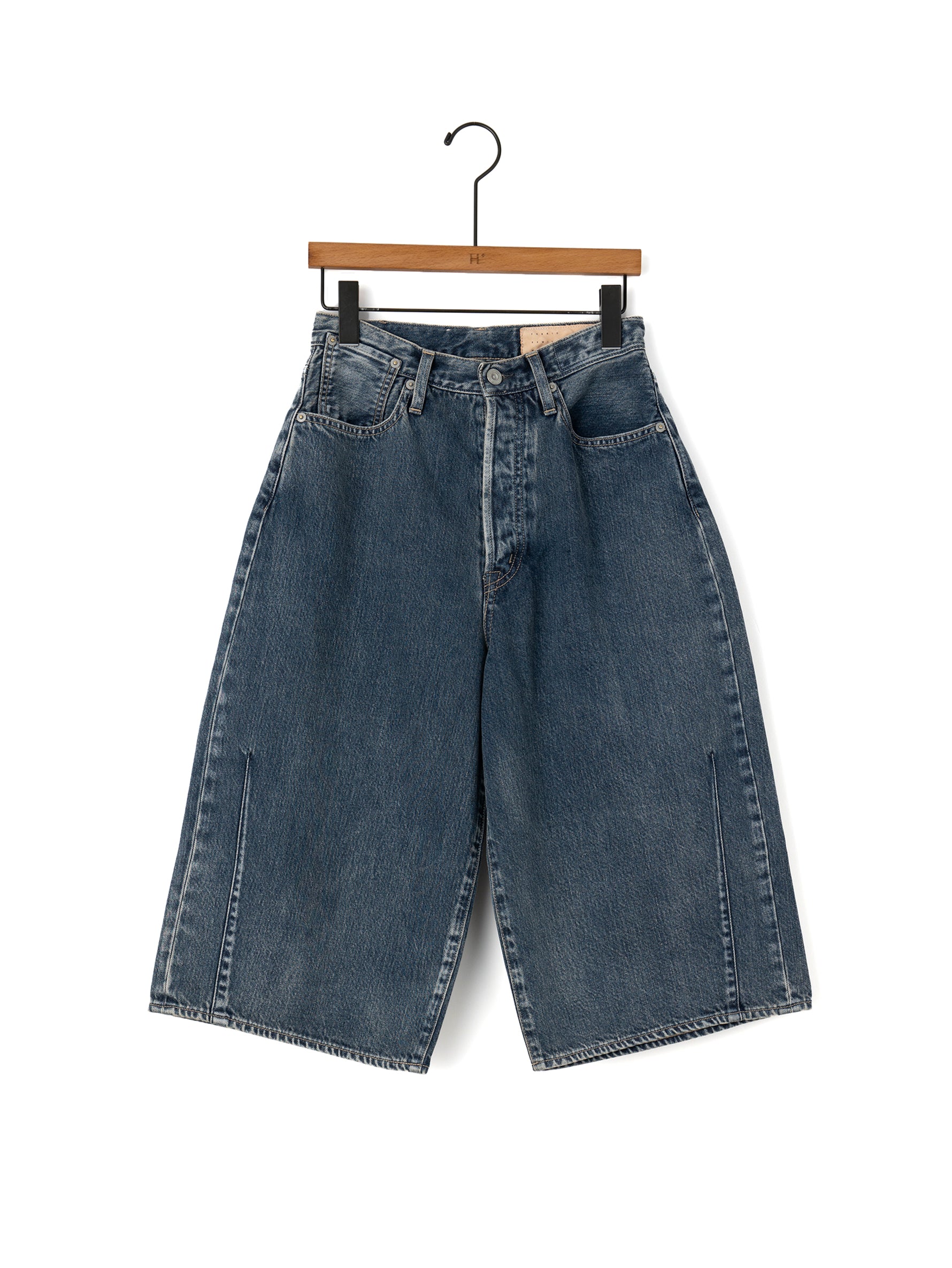 KURO | WIDE SPREAD CROPPED SHORTS 964140