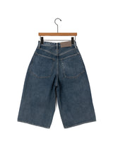 KURO | WIDE SPREAD CROPPED SHORTS