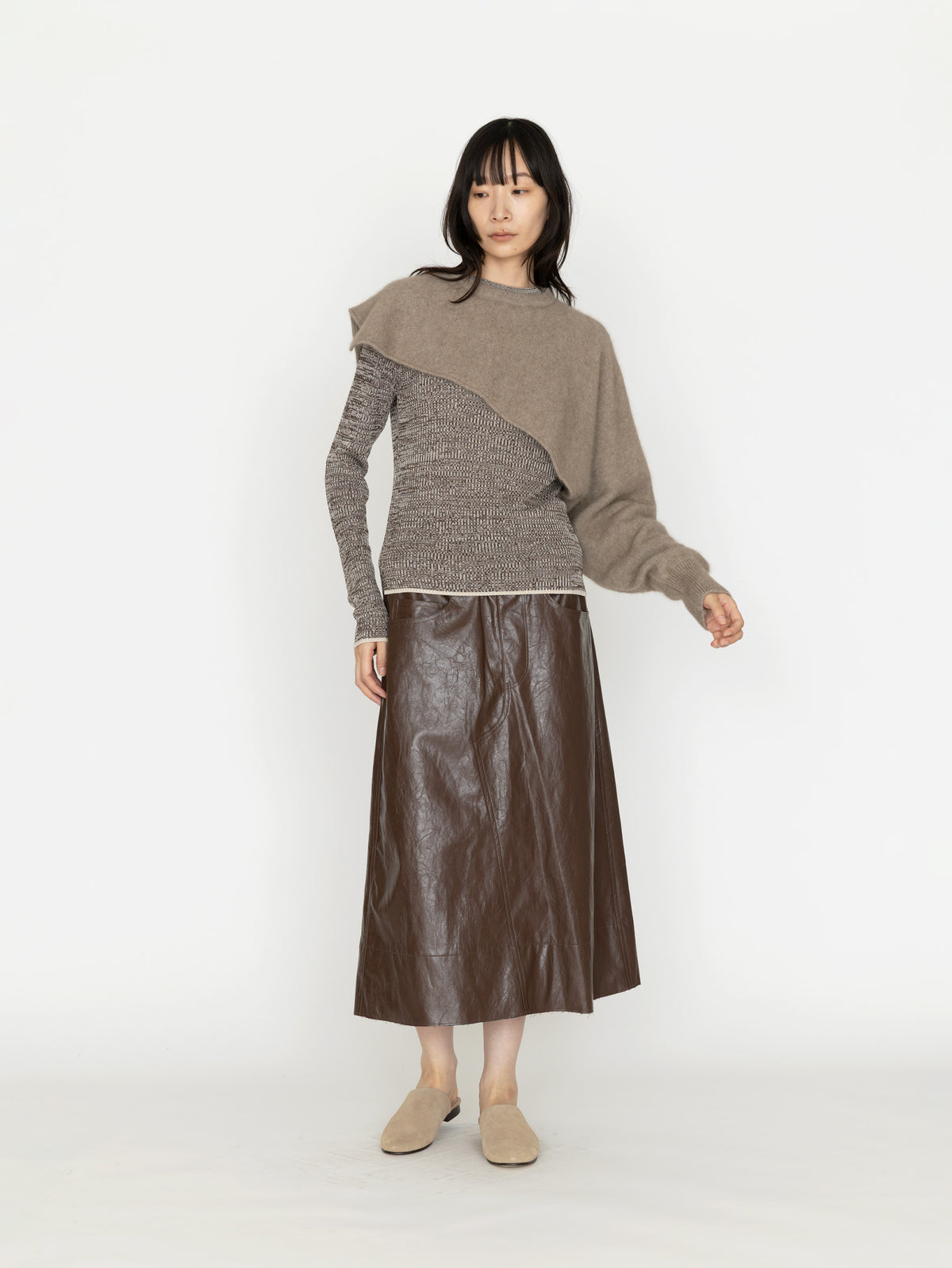 enrica | チャイニーズラクーン混片袖スリーブマフラー KNIT296