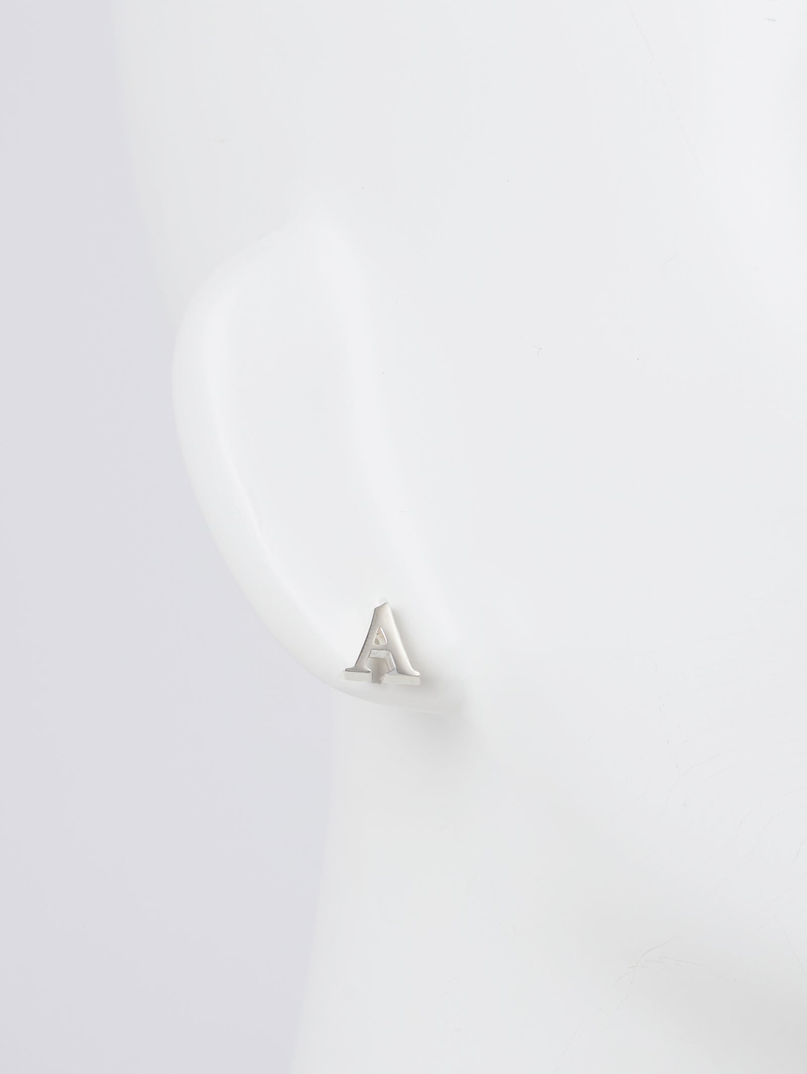 SYMPATHY OF SOUL STYLE | Initial Pierce A イニシャルピアス – H+HELIOTROPE