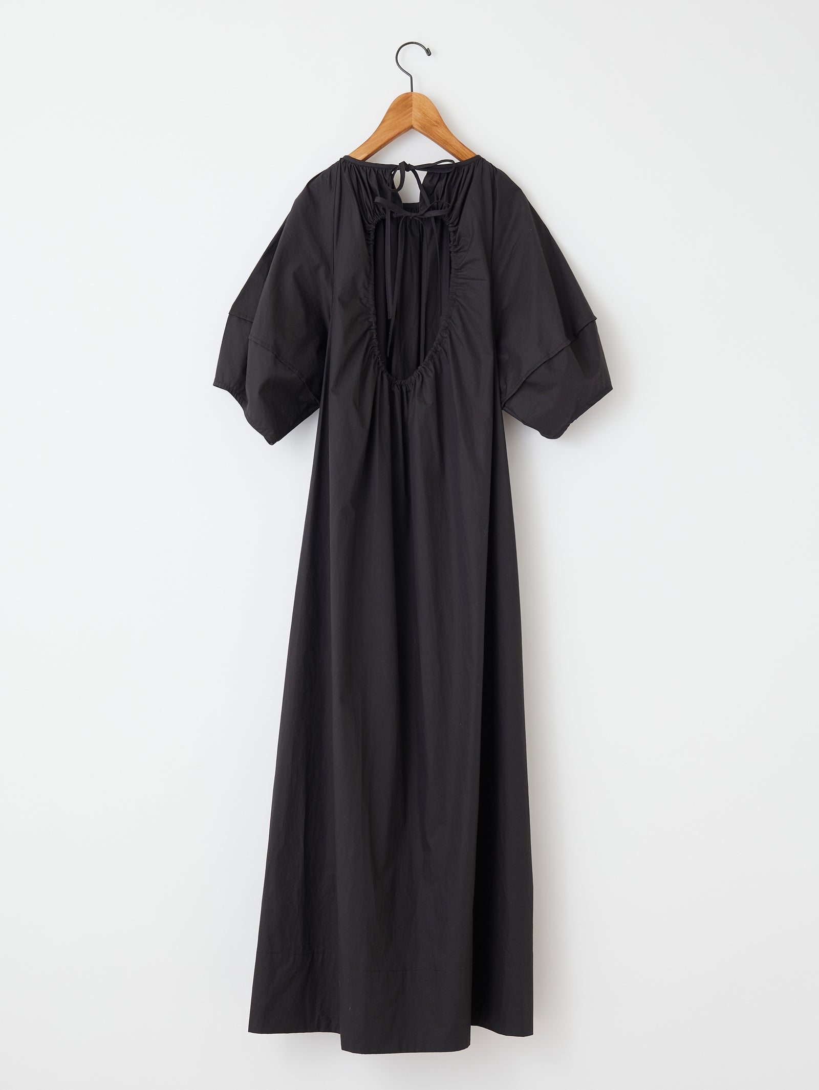 Lachement |コットンツイルバックホールワンピース – H+HELIOTROPE